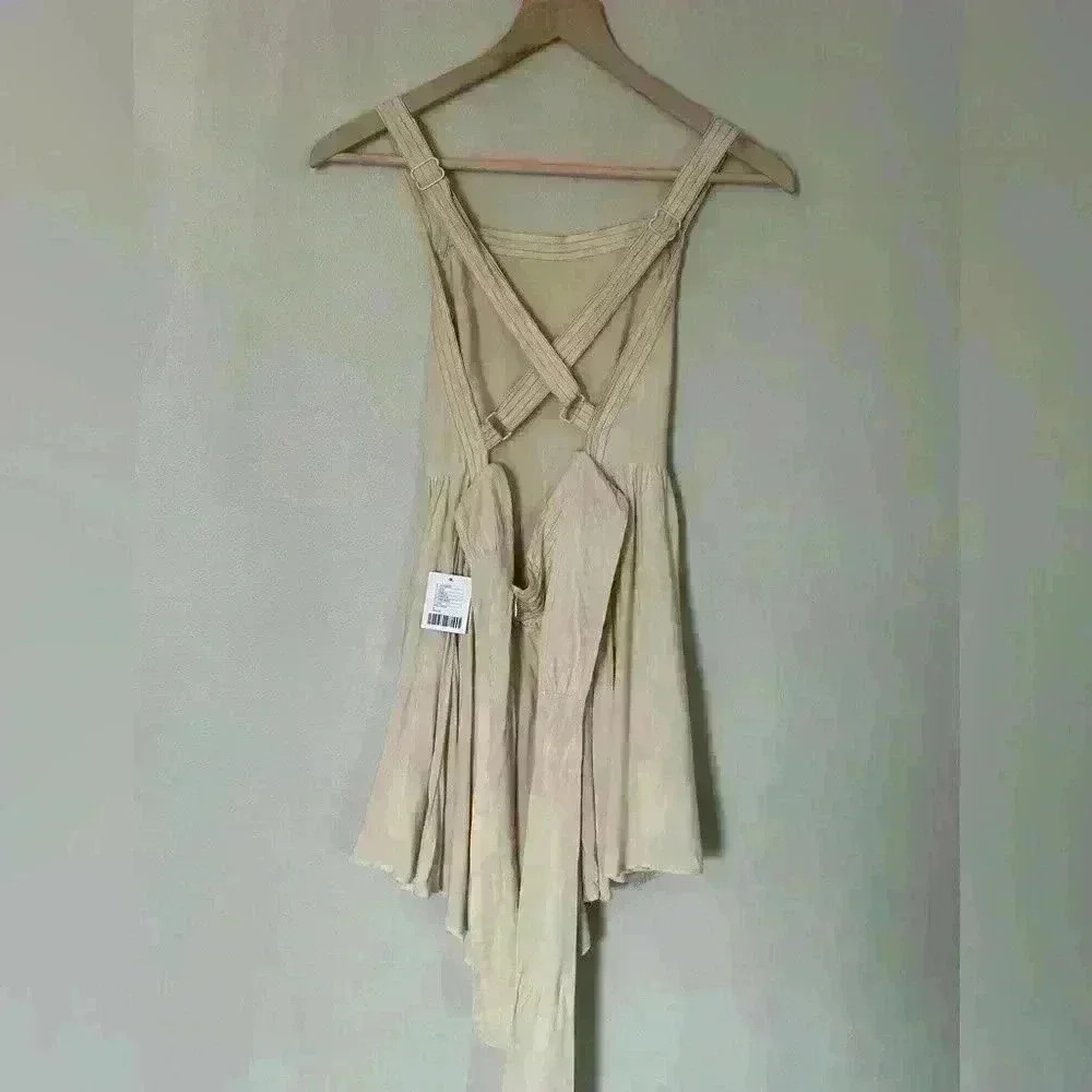 NWT Tan romper with a criss crossed open back - Picture 9 of 16